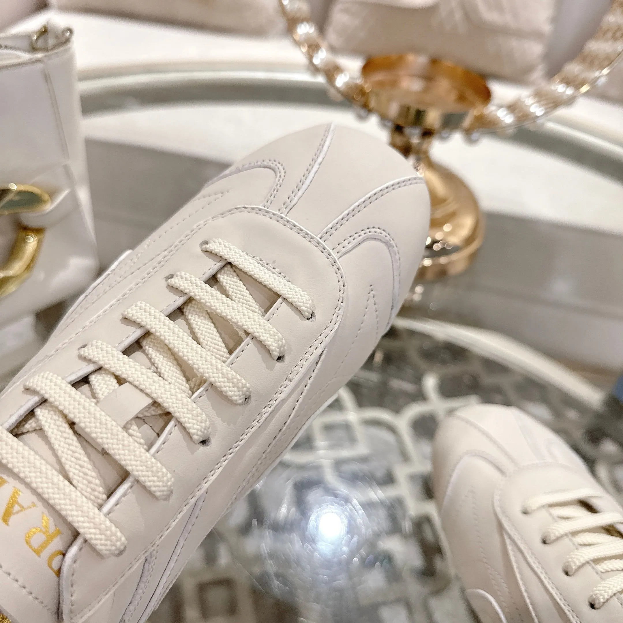 P600. PRADA for couples, casual shoes for couples, originally developed 1:1, made of imported cowhide, silk sheepskin lining, rubber outsole, comfortable and soft on the feet, size for women: 35 to 41. Male 38 to 45